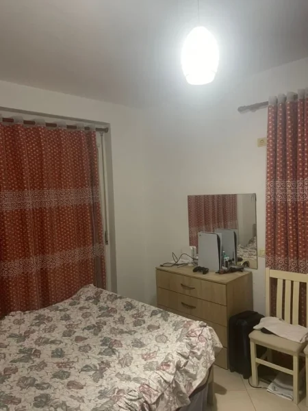Tirane, jepet me qera apartament 2+1+Ballkon Kati 2, 100 m² 500 € (Rruga Bill Klinton, mbi Kristal Center)