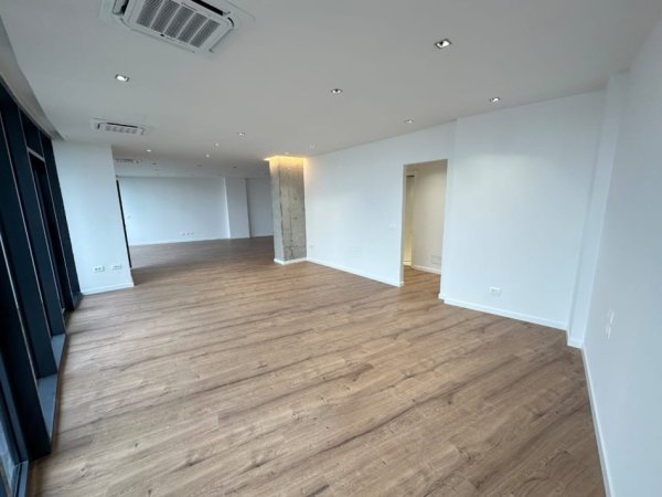 Tirane, jepet me qera ambjent biznesi Kati 4, 130 m² 1.500 € (Liqeni Artificial)