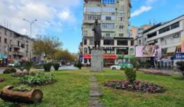 Tirane, shitet biznes Pasticeri 103 m2 dhe  apartament 2+1 Kati 3, 150 m² 550.000 € (Sheshi Willson)