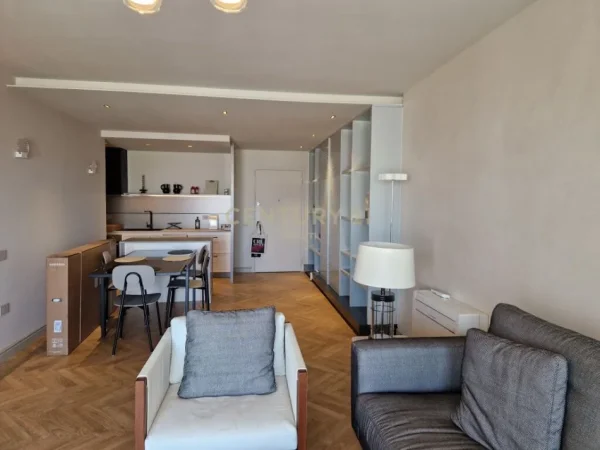 Tirane, shitet apartament 2+1+Ballkon , 107 m² (Ali Visha)