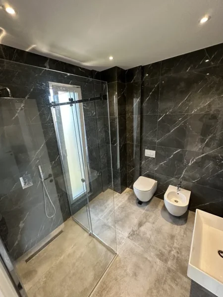 Tirane, jepet me qera Vile 4+1+Ballkon Kati 2, 358 m² 3.000 € (Teg)