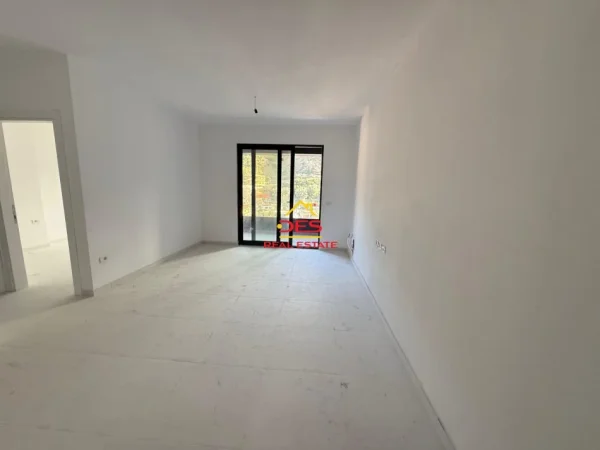 Vlore, shitet apartament 1+1+Ballkon , 67 m² 155.000 € (Rruga Murat Tërbaçi)