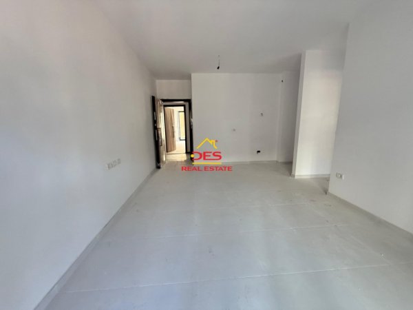 Vlore, shitet apartament 1+1+Ballkon , 67 m² 155.000 € (Rruga Murat Tërbaçi)