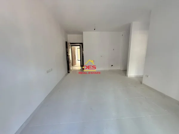 Vlore, shitet apartament 1+1+Ballkon , 67 m² 155.000 € (Rruga Murat Tërbaçi)