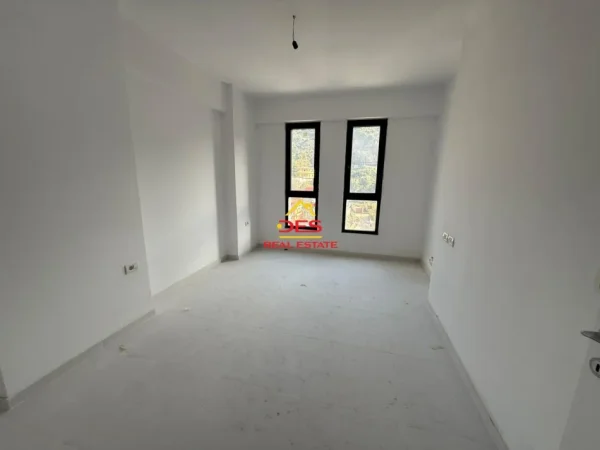 Vlore, shitet apartament 1+1+Ballkon , 67 m² 155.000 € (Rruga Murat Tërbaçi)