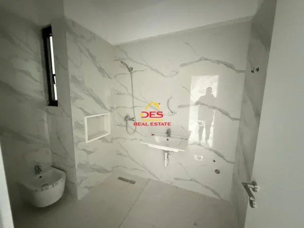 Vlore, shitet apartament 1+1+Ballkon , 67 m² 155.000 € (Rruga Murat Tërbaçi)