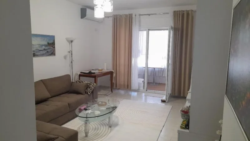 Vlore, shitet apartament 1+1 Kati 6,  82.000  ( 1190€ metri katror )(Hajredin Haxhiaj /midis Gj Ali Demi dhe Kishes ortodokse Vlore qender)