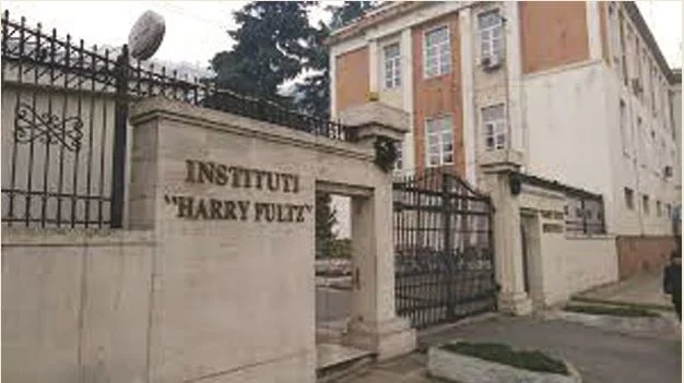 Tirane, jepet me qera dyqan Kati 0, 17 m² 300 € (Harry Fultz)