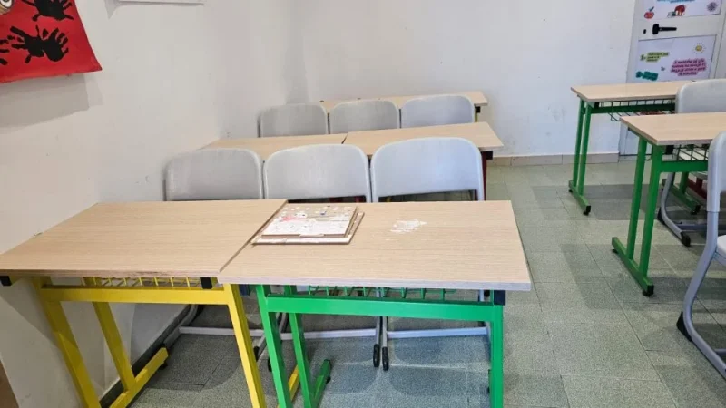 Tirane, shes Tavolin+karrige femijesh 700 €