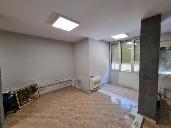 Tirane, jepet me qera ambjent biznesi Kati 4, 65 m² 499 € (Pazari i Ri)