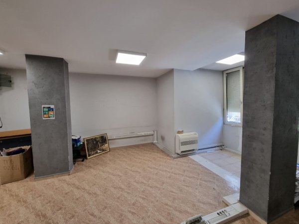 Tirane, jepet me qera ambjent biznesi Kati 4, 65 m² 499 € (Pazari i Ri)