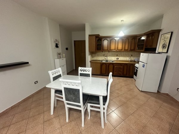 Tirane, jepet me qera apartament 2+1+Aneks+Ballkon Kati 7, 105 m² 630 € (Rr. E Kavajes prane Delijorgjit)
