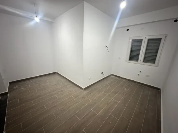 Selite mbi Universitetin Marin Barleti, shitet apartament 1+1 Kati 5, 50 m² 75000 €