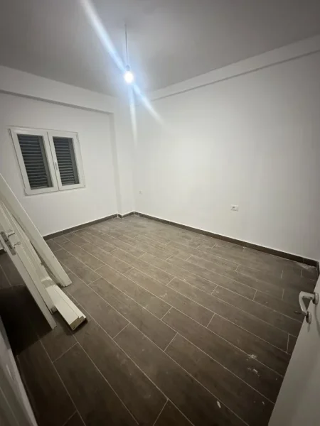 Selite mbi Universitetin Marin Barleti, shitet apartament 1+1 Kati 5, 50 m² 75000 €