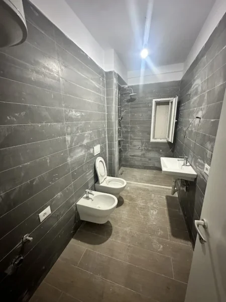 Selite mbi Universitetin Marin Barleti, shitet apartament 1+1 Kati 5, 50 m² 75000 €