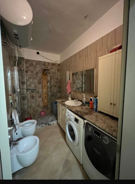 Durres, jepet me qera afatgjate apartament 2+1+Aneks+Ballkon +garazhd Kati 4, 105 m² 50.000 leke (Marta Buda)