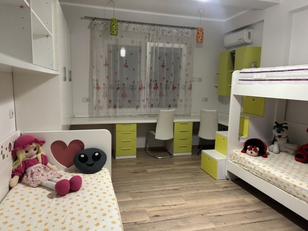 Durres, jepet me qera afatgjate apartament 2+1+Aneks+Ballkon +garazhd Kati 4, 105 m² 50.000 leke (Marta Buda)