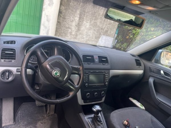 Tirane, shes SUV | Fuoristrad | Xhip SKODA Benzin, gri metalizato automatik Kondicioner 180.000 km 4.000 €