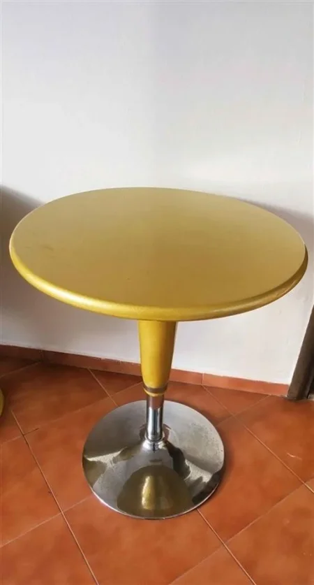 Tirane, shes Shitet tavoline &amp; karrike