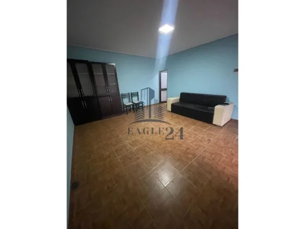 Tirane, shitet dyqan , 38 m² 72.000 € (Fusha Aviacionit)