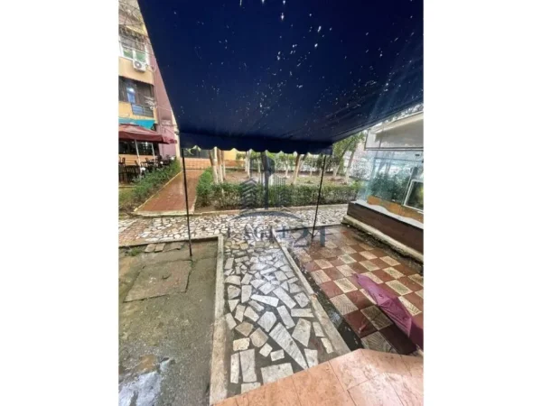 Tirane, shitet dyqan , 38 m² 72.000 € (Fusha Aviacionit)