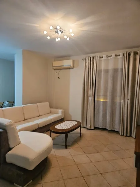 Tirane, jepet me qera apartament 1+1 , 94 m² 500 € (Don Bosko)