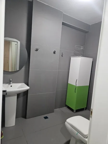 Tirane, jepet me qera apartament 1+1 , 94 m² 500 € (Don Bosko)