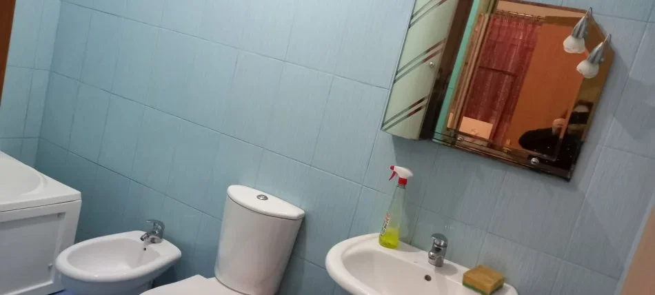 Tirane, jepet me qera apartament 2+1+Aneks+Ballkon Kati 4, 104 m² 500 € (astir)