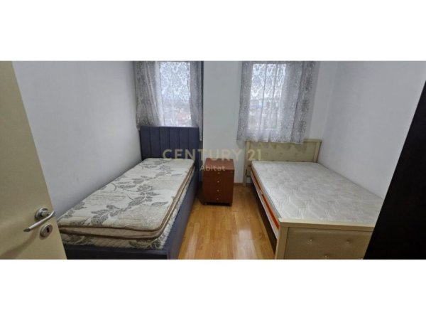 Tirane, jap me qera apartament 2+1+Ballkon Kati 4, 500 € (Ali Demi)