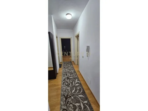 Tirane, jap me qera apartament 2+1+Ballkon Kati 4, 500 € (Ali Demi)