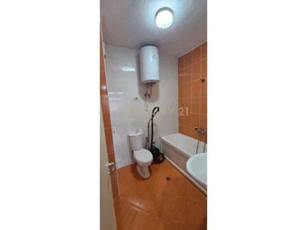 Tirane, jap me qera apartament 2+1+Ballkon Kati 4, 500 € (Ali Demi)