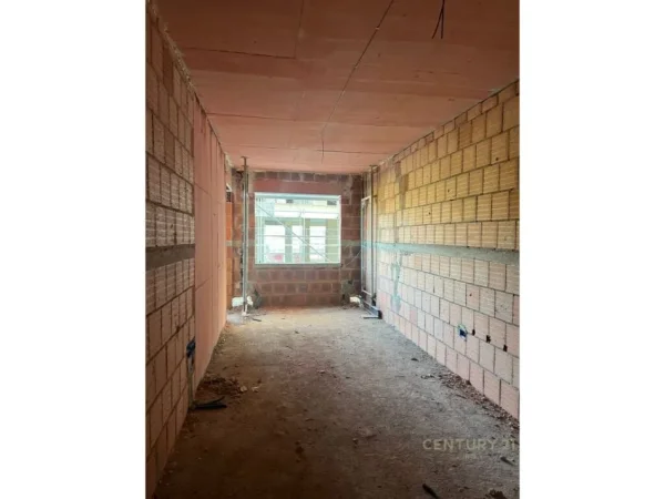 Tirane, shitet apartament Kati 5, 93 m² 99.000 € (Paskuqan)