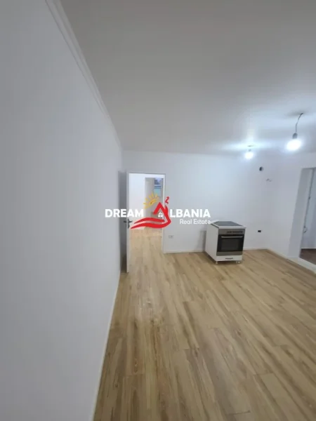 Tirane, jepet me qera apartament 2+1 Kati 1, 90 m² 500 € (ali demi)