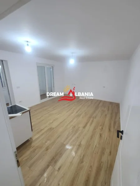 Tirane, jepet me qera apartament 2+1 Kati 1, 90 m² 500 € (ali demi)