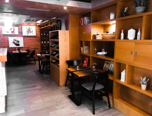 Tirane, jepet me qera bar-resorant Kati 0, 157 m² 2.000 € (zogu i zi , rruga e durresit)