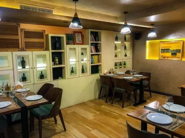 Tirane, jepet me qera bar-resorant Kati 0, 157 m² 2.000 € (zogu i zi , rruga e durresit)