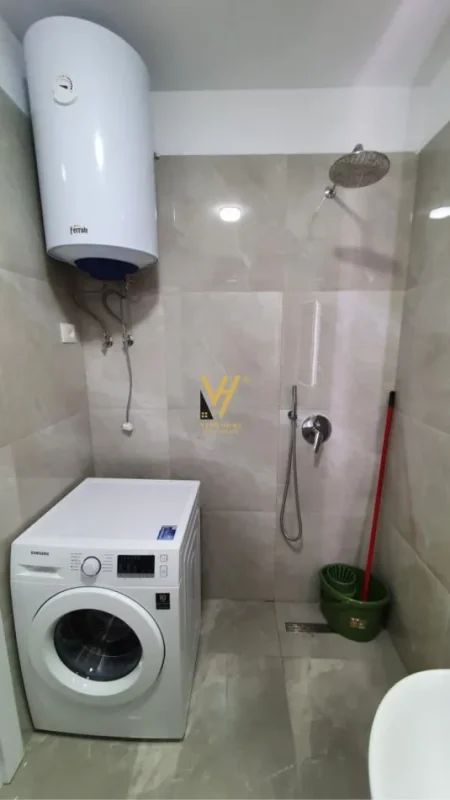 Tirane, jepet me qera apartament 2+1+Ballkon Kati 7, 90 m² 650 € (KINOSTUDIO)