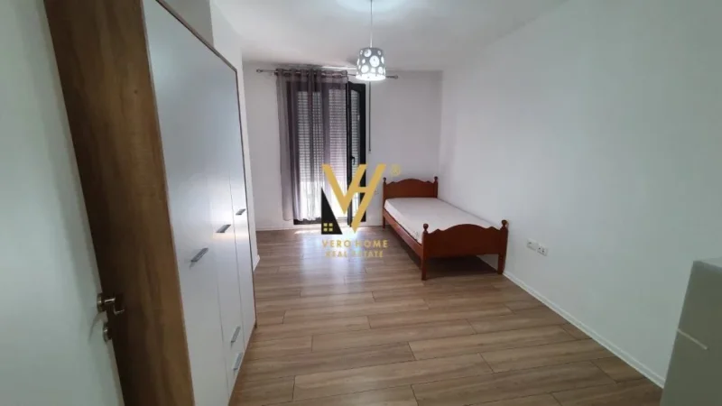 Tirane, jepet me qera apartament 2+1+Ballkon Kati 7, 90 m² 650 € (KINOSTUDIO)