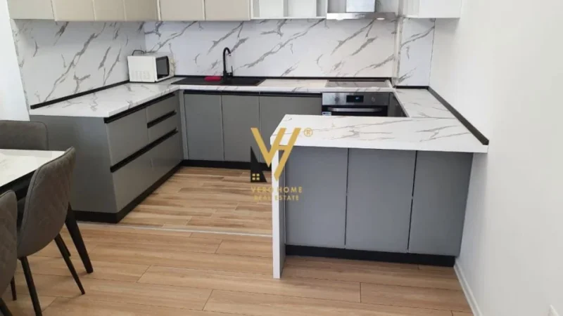 Tirane, jepet me qera apartament 2+1+Ballkon Kati 7, 90 m² 650 € (KINOSTUDIO)