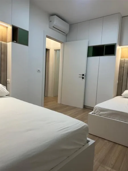 Tirane, jap me qera apartament 2+1+Ballkon Kati 1, 101 m² (kompleksi Marga, Rruga Jordan Misja)