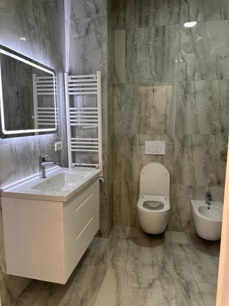 Tirane, jap me qera apartament 2+1+Ballkon Kati 1, 101 m² (kompleksi Marga, Rruga Jordan Misja)