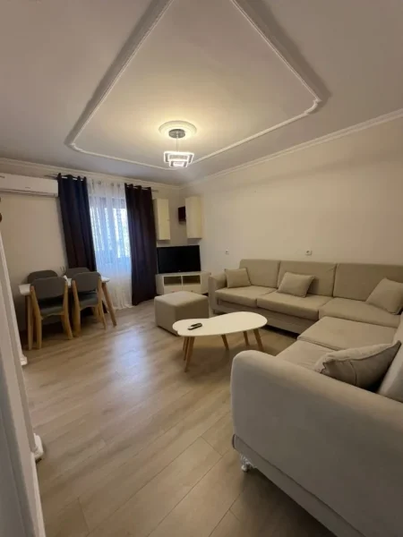 Tirane, shitet apartament 1+1+Ballkon Kati 4, 54 m² 90.000 € (Porcelan, pas UET)