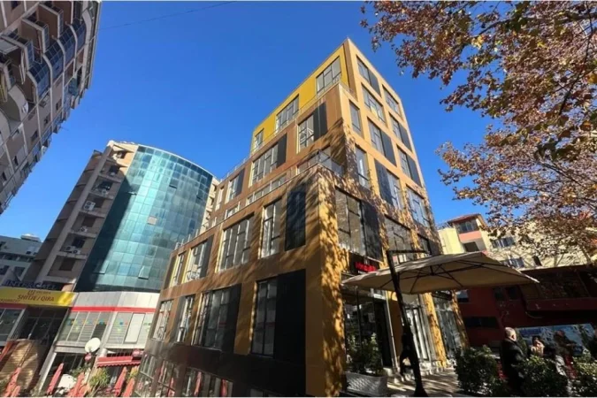 Tirane, jepet me qera ambjent biznesi Kati 3, 148 m² 3.000 € (QIRA AMBIENT PER ZYRA, USLUGA!)