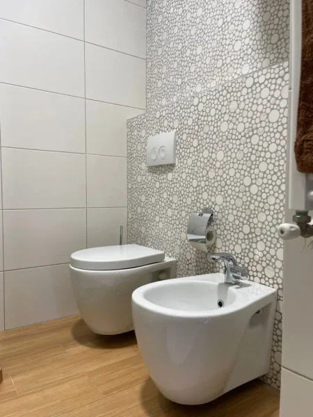 Tirane, shes 2+1+2 Kati 6, 116 m² 240.000 € (Bilal Sina)