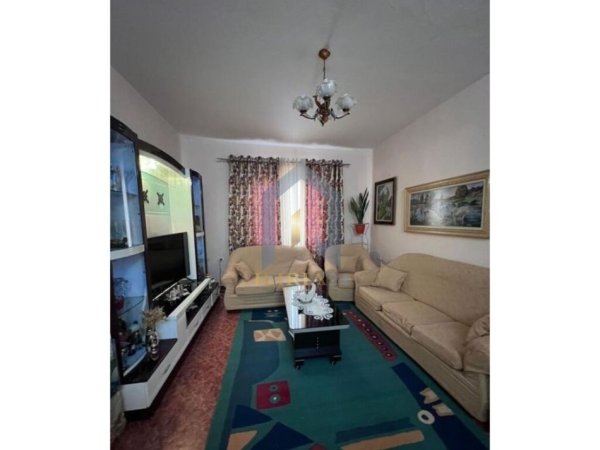 Tirane, jap me qera apartament 2+1+Ballkon Kati 1, 120 m² 450 € (Laprake)
