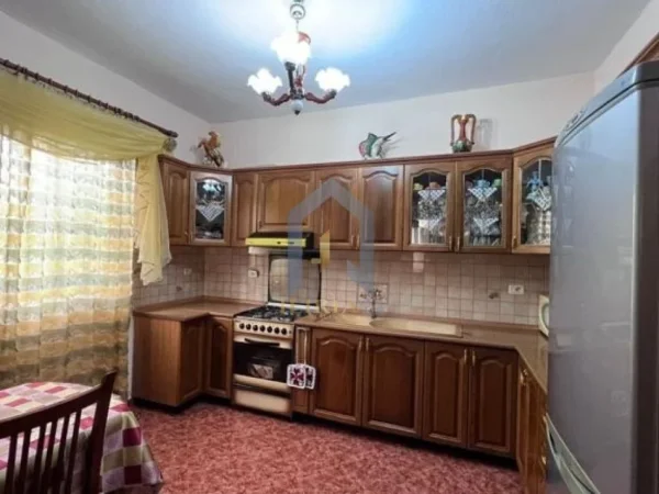 Tirane, jap me qera apartament 2+1+Ballkon Kati 1, 120 m² 450 € (Laprake)