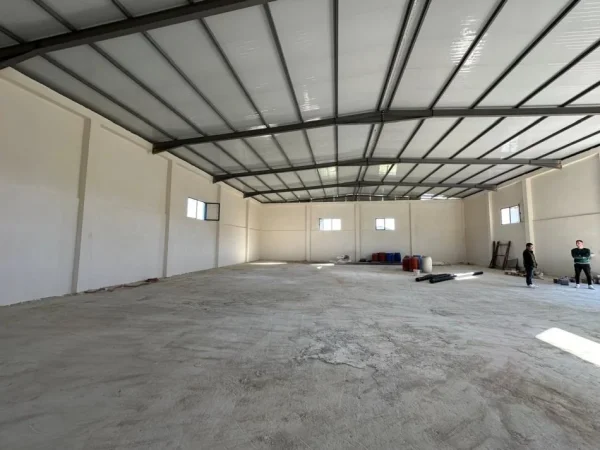 Tirane, jepet me qera magazine , 500 m² 2.000 € (Vaqarr)