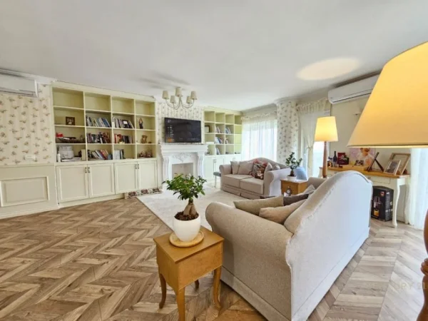 Tirane, jepet me qera apartament 2+1 Kati 4, 123 m² 1.000 € (Kodra Diellit 2)
