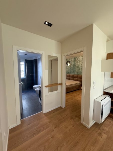 Tirane, jepet me qera apartament 1+1 Kati 4, 70 m² 750 € (Rr. e Barrikadave)