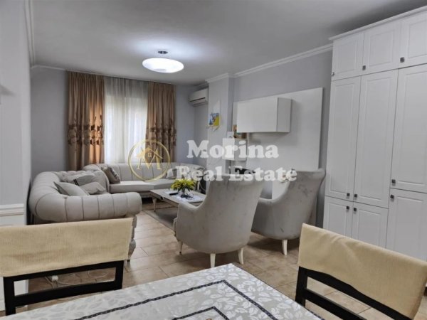 Tirane, jepet me qera apartament 2+1+Ballkon Kati 7, 100 m² 600 € (Rruga 5 MAJI)